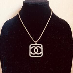 Gorgeous Large CC rhinestones necklace